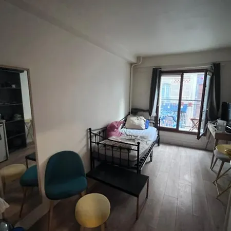 Large With Balcony In 10 パリ